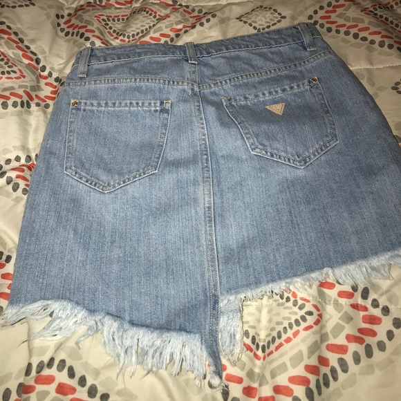 Guess jean skirt - Picture 2 of 2
